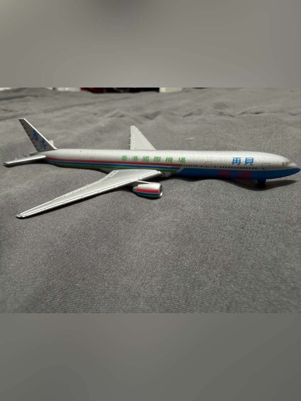 Boeing 777-300 "Farewell to Kai Tak" 1/500 Herpa 506472